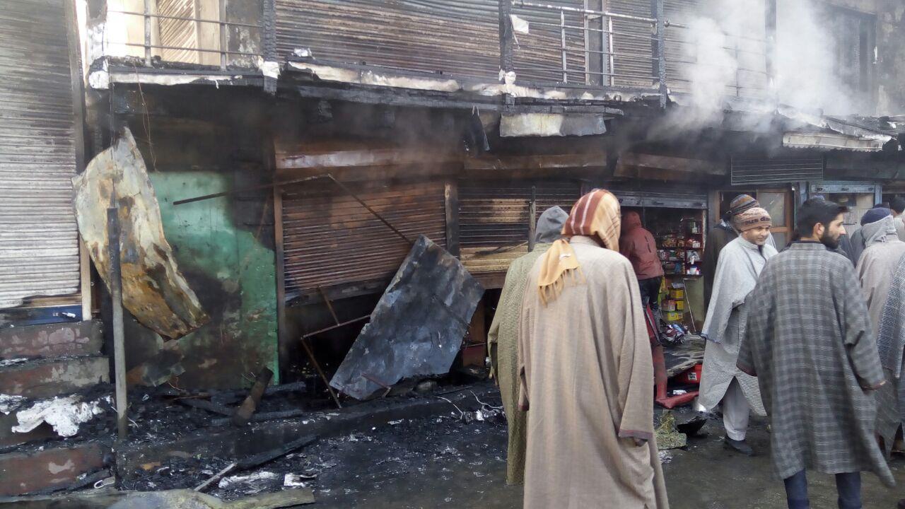 Massive blaze guts 12 shops, restaurant in Sopore