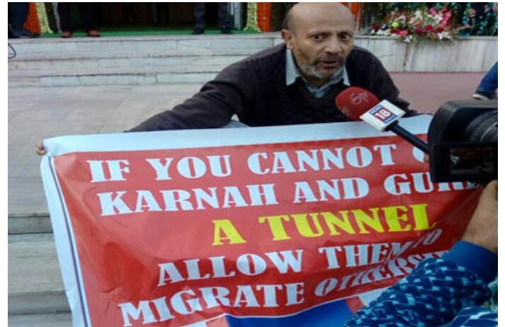 Er Rashid stages sit-in for tunnel in Karnah, Gurez
