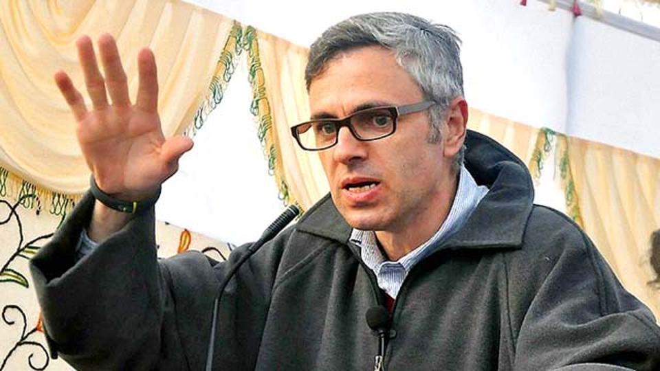 Mehbooba Govt following instructions of GOI: Omar
