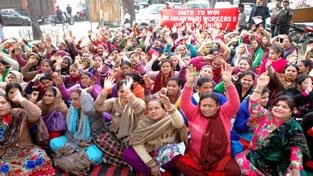 Anganwadi workers, ICDS helpers protest in Srinagar