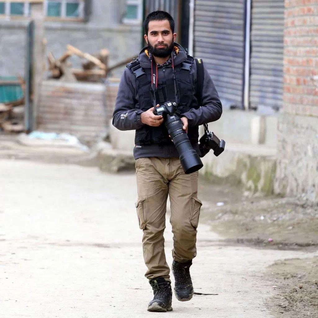 Photojournalist beaten by traffic police in Boniyar