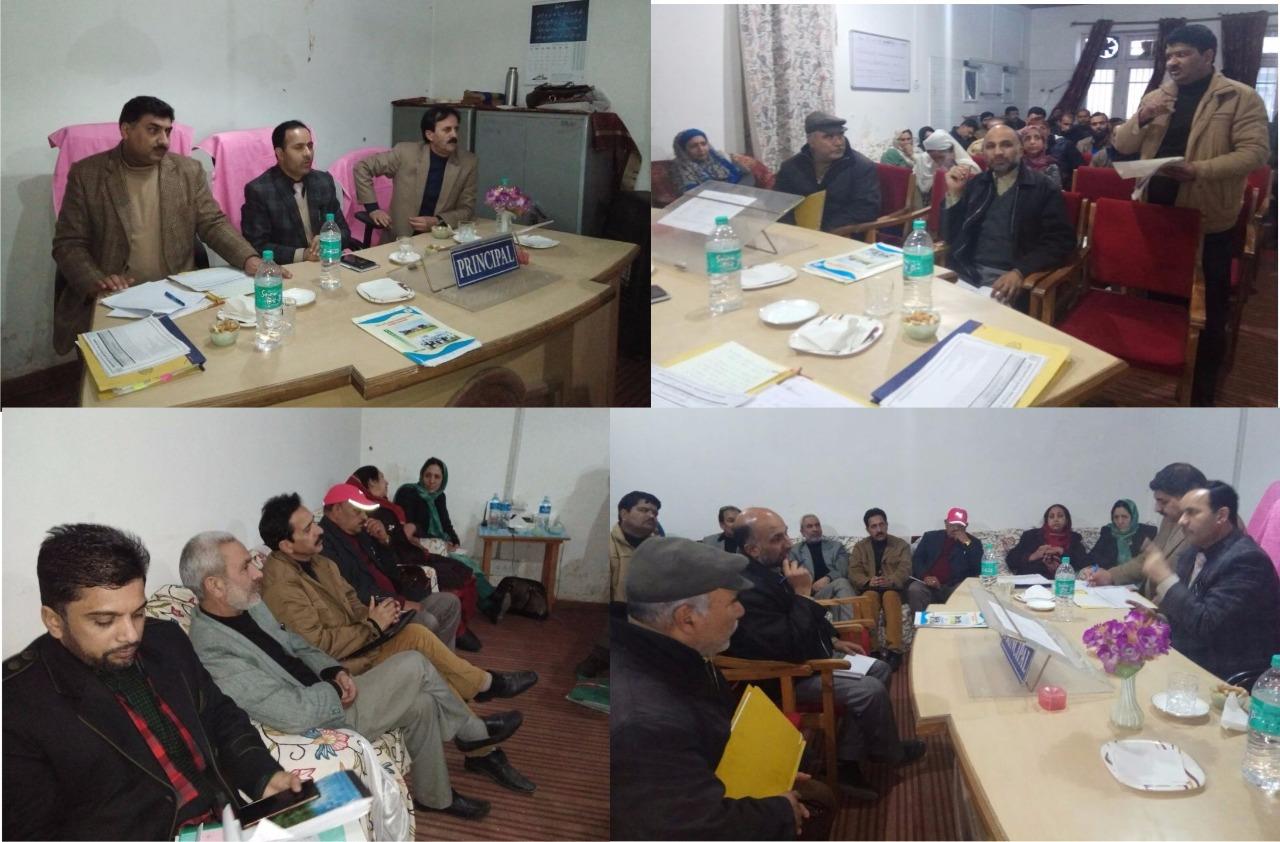 Dir Edu visits SIE Bemina, takes stock of facilities being provided at Ustad Ghar
