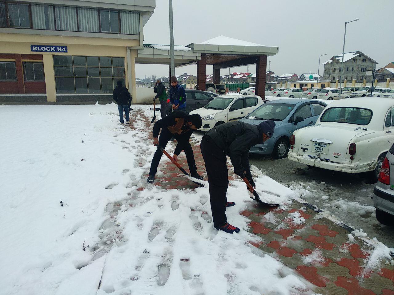 As Valley receives snow, SMC presses its men, machinery