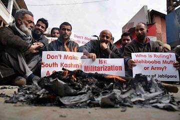 Jablipora protests in Press Colony against establishing Army Camp