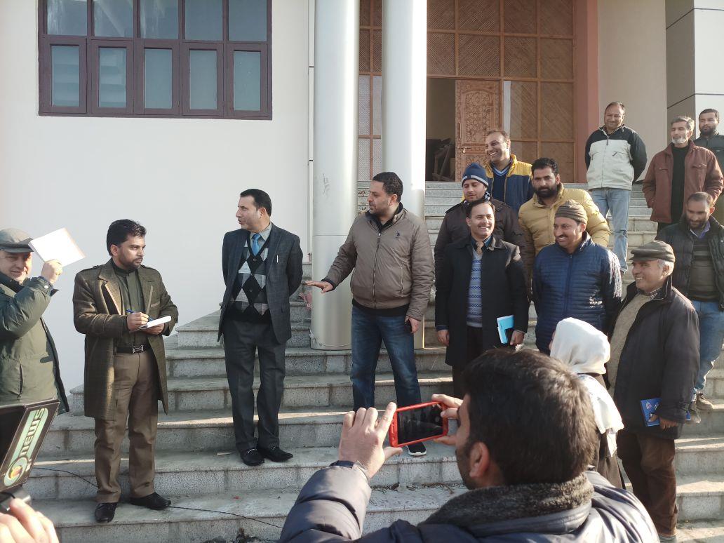 Farooq Shah reviews dev works of Education Deptt in Srinagar