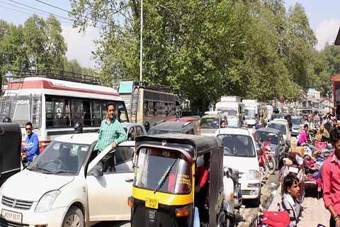 Traffic diversion in Soura areas leave people fuming