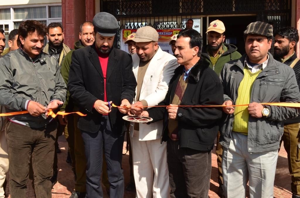 PIB Srinagar organizes 9th Rural Media Workshop/Vartalap at Kulgam.