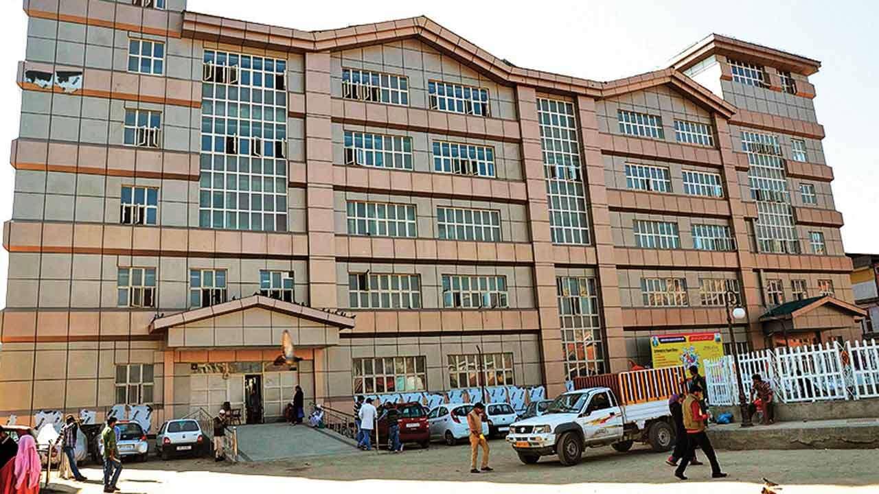 Pulwama Civil Society mulls stir over shifting of proposed Maternity Hospital