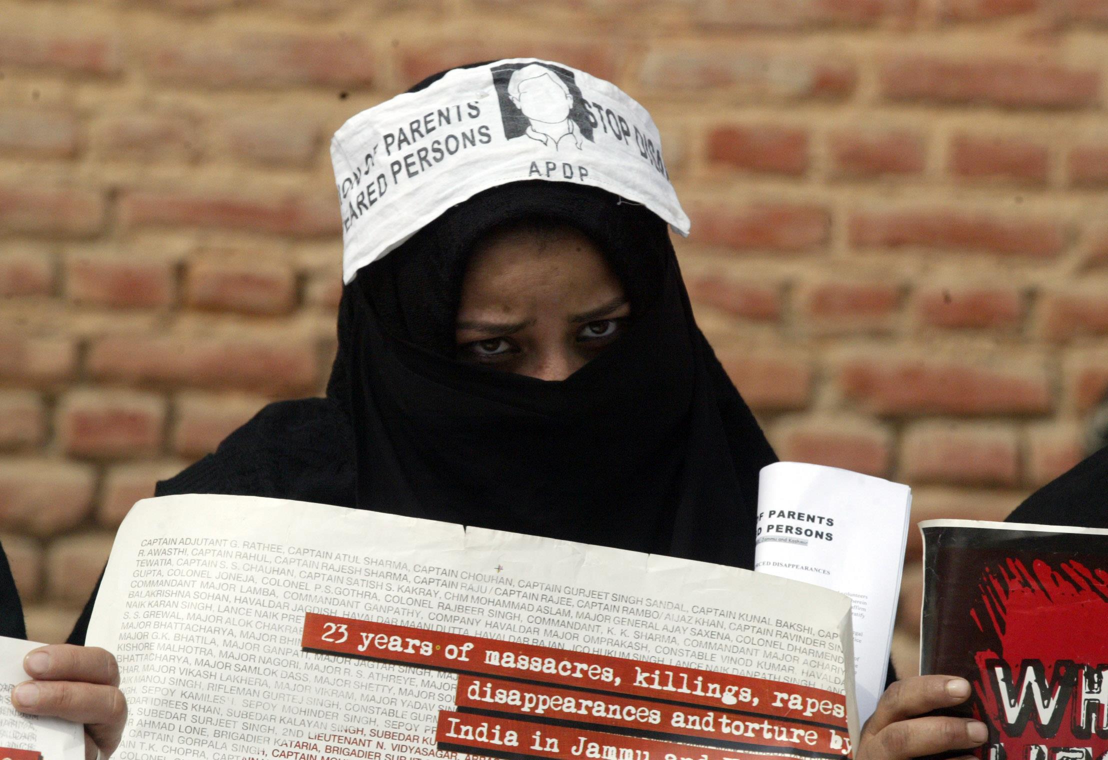 APDP stages silent protest in Srinagar