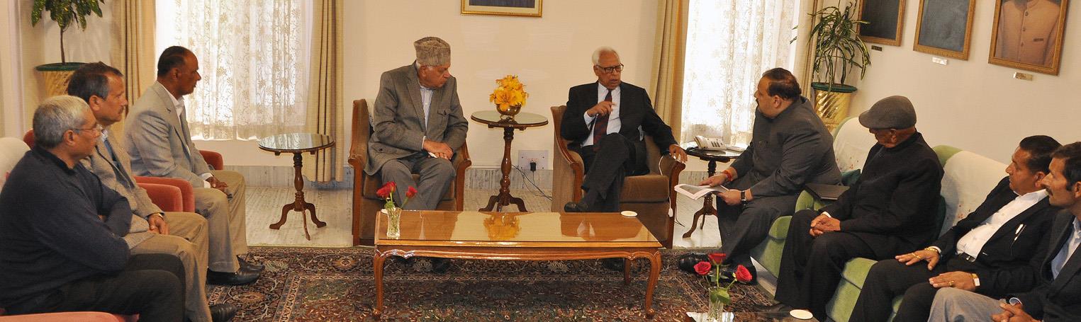Farooq meets Governor; discusses challenges to J&K;