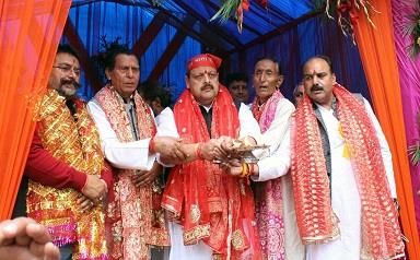 Rana pays obeisance at Sarv Shakti Chandi Mata Mandir