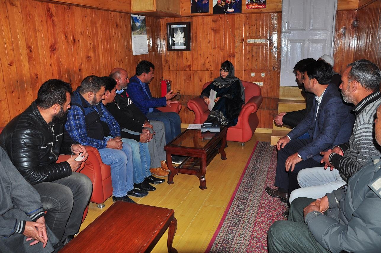 Deputation of contractors meets CM