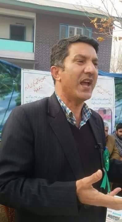 EJAC President Ab Qayoom Wani condoles with Manzoor Anjum