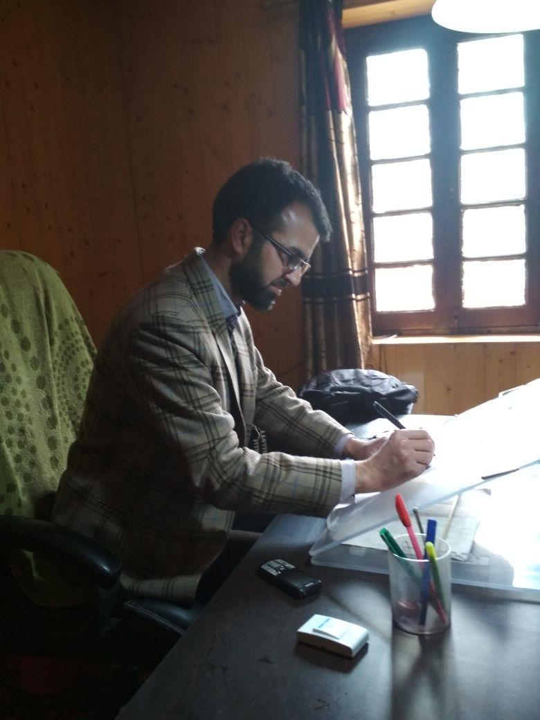 Syed Naseer takes charge as SDM Sumbal
