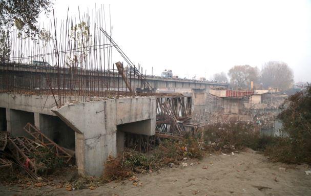‘Work on Qamarwari-Norbagh Bridge goes on at snail’s pace’