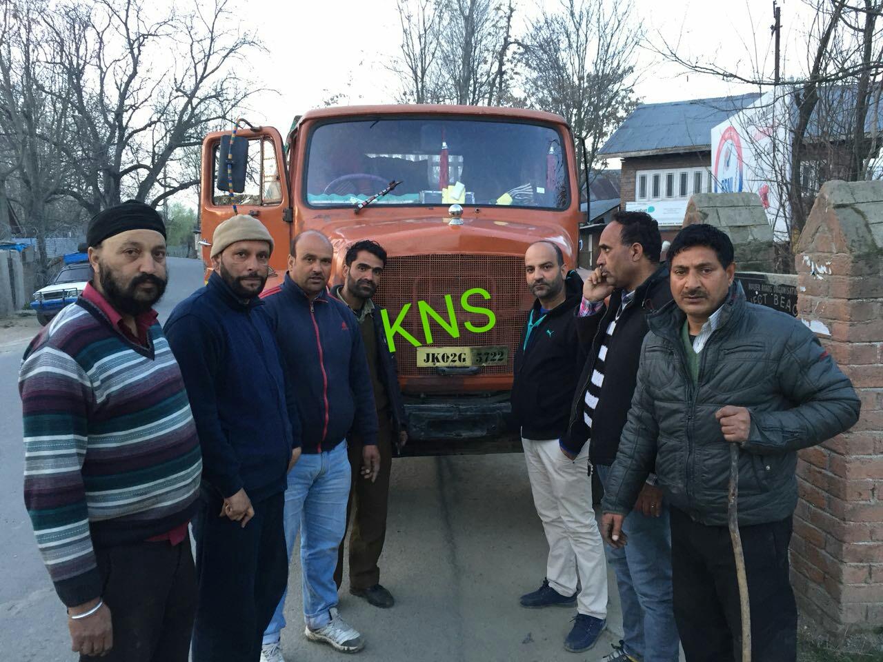 Illegal timber seized in north Kashmir’s Rafiabad