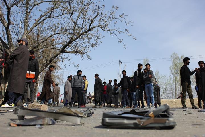 Tahab residents hold protest, demand removal of forces camp