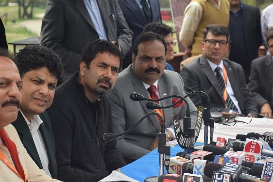 Tassaduq Mufti inaugurates golf tournament at Royal Springs Golf Course
