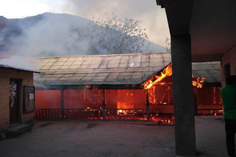 Fire damages school building in Uri
