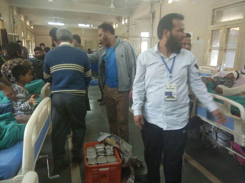 AAC, Darul Khair, Mirwaiz Manzil holds relief Camp at SMHS