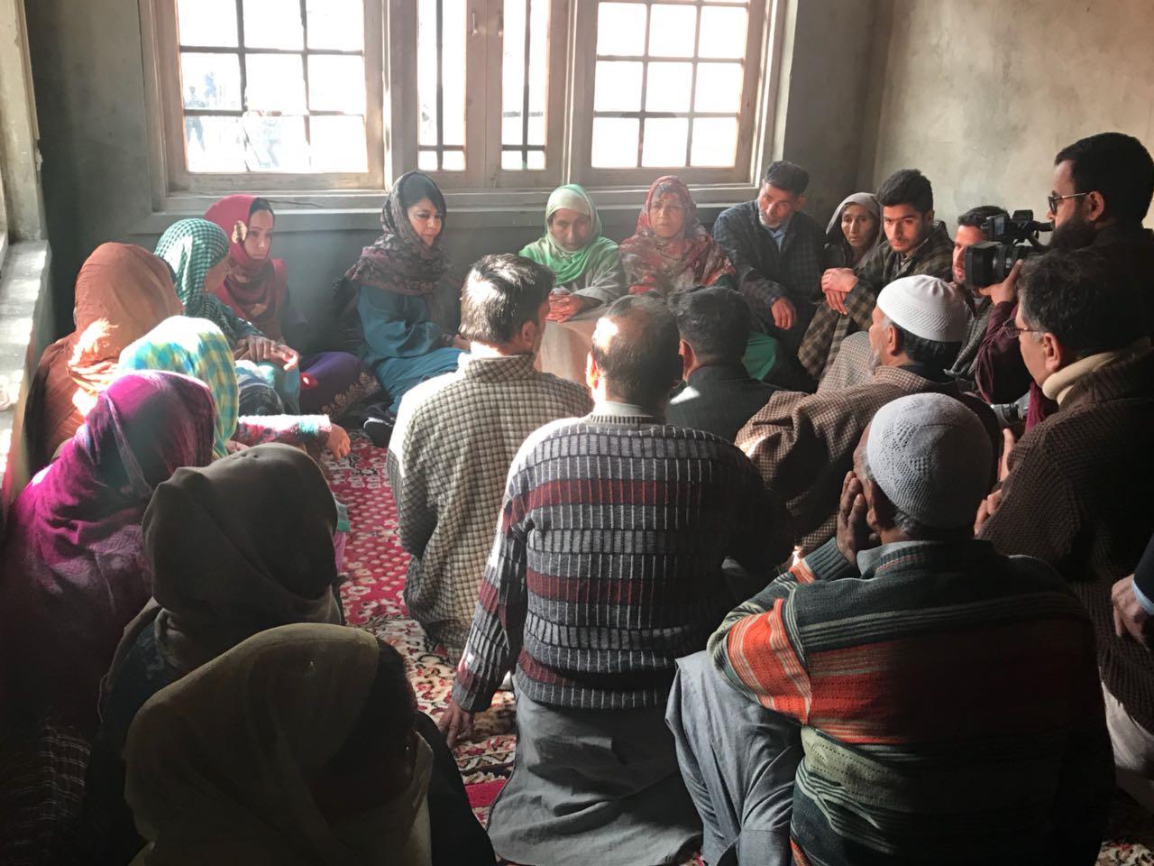 CM reaches Kangan, meets Gowher's family