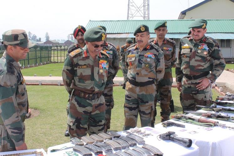 Northern army commander reviews security in valley