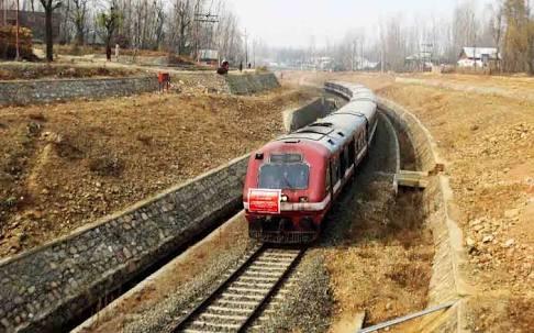Trains from Banihal to Srinagar to remain suspended