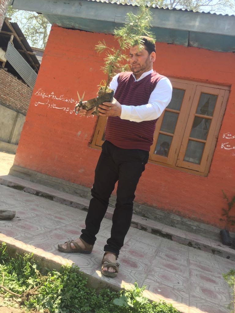 Social activist Imtiyaz Sheikh initiates day long plantation drive