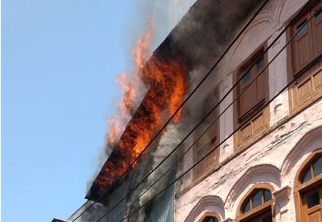 Fire guts residential houses, godown in Old city