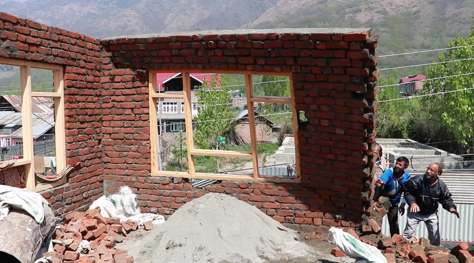 Enforcement wing of LAWDA launches demolition in City areas