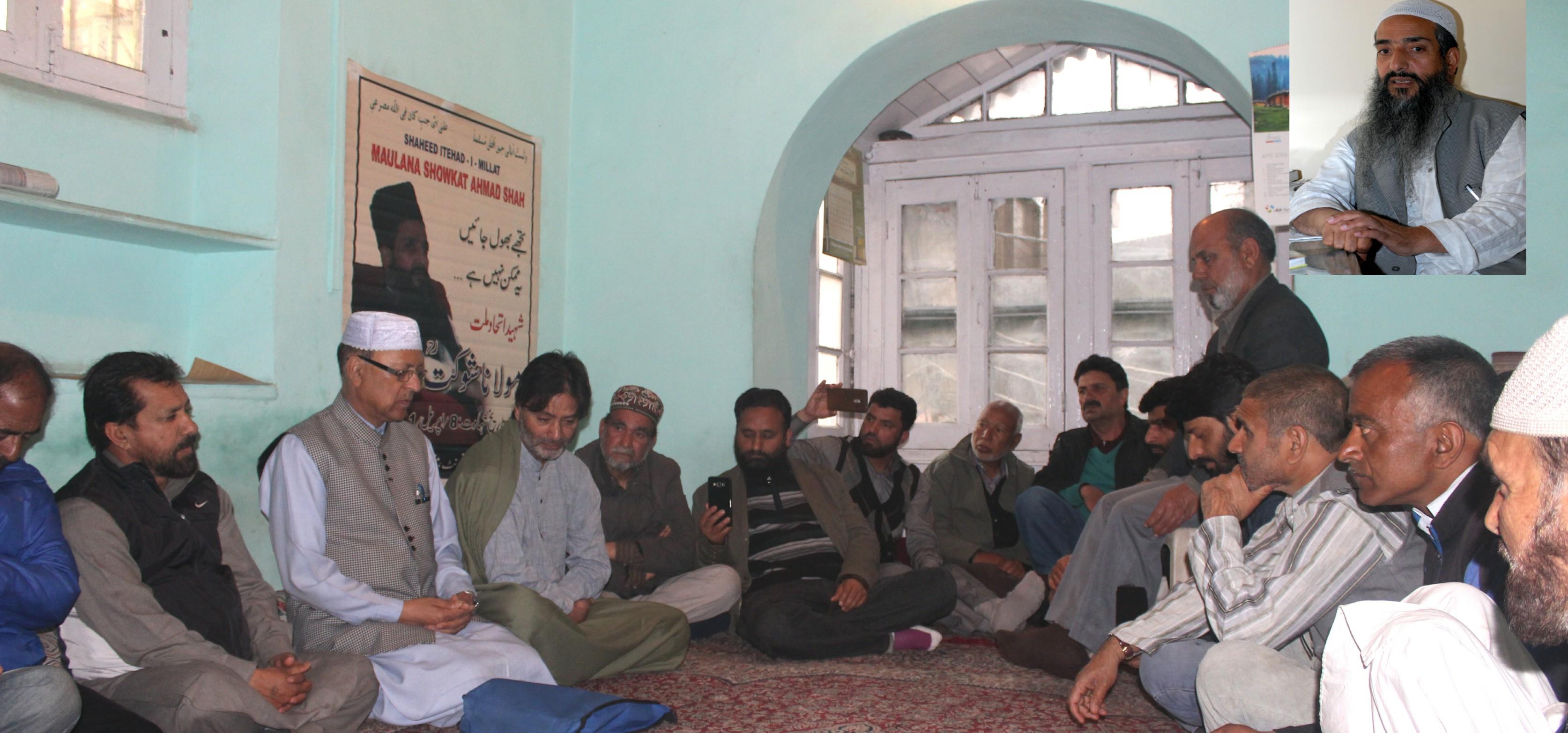 Malik remembers Moulana Showkat on anniversary