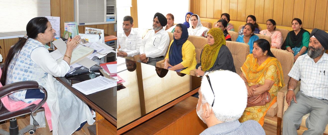 Asiea Naqash urges Anganwadi workers to call off strike