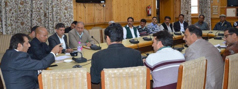 Div Com directs strengthening of traffic management in Srinagar