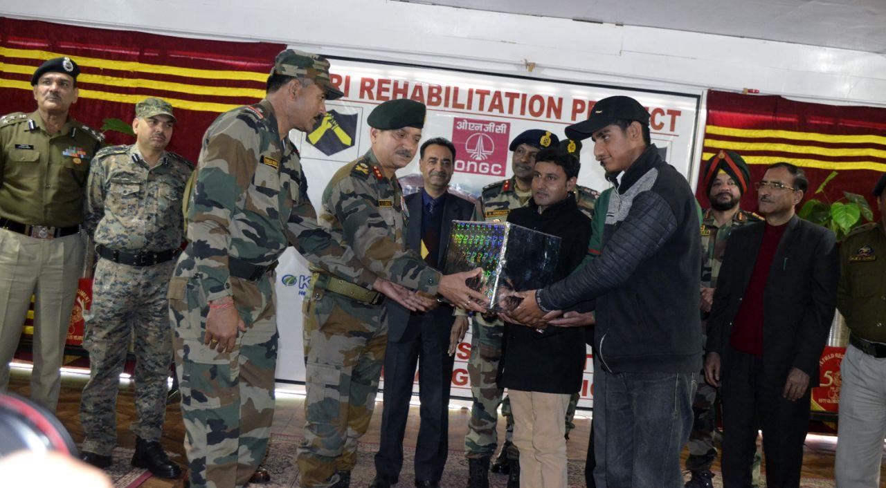 Army rebuilds three houses in Uri