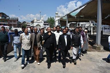 SMC Commissioner reviews Urs arrangements at Hazratbal Dargah