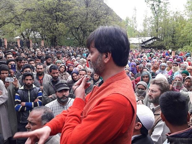 Malik visits Chattergul, arrested at Kangan