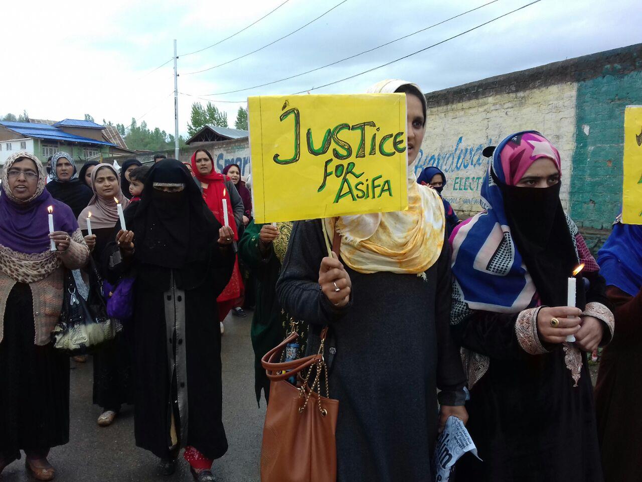 Handwara Teachers protests against Kathua incident