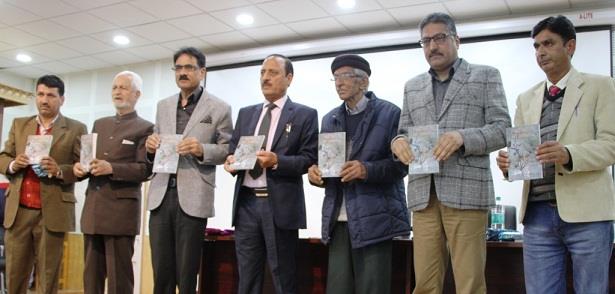 Abdul Haq, Prof Rahi release Dr Hajini’s books