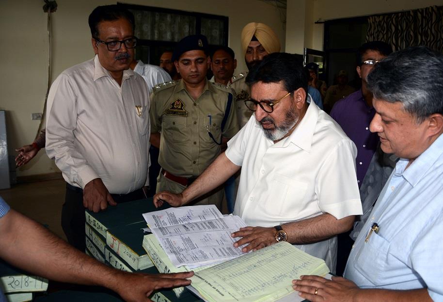Altaf Bukhari pays maiden visit to Lakhanpur