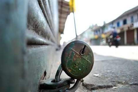 Shutdown called by JRL against militant, civilian killings in Pulwama hits normal life in Valley