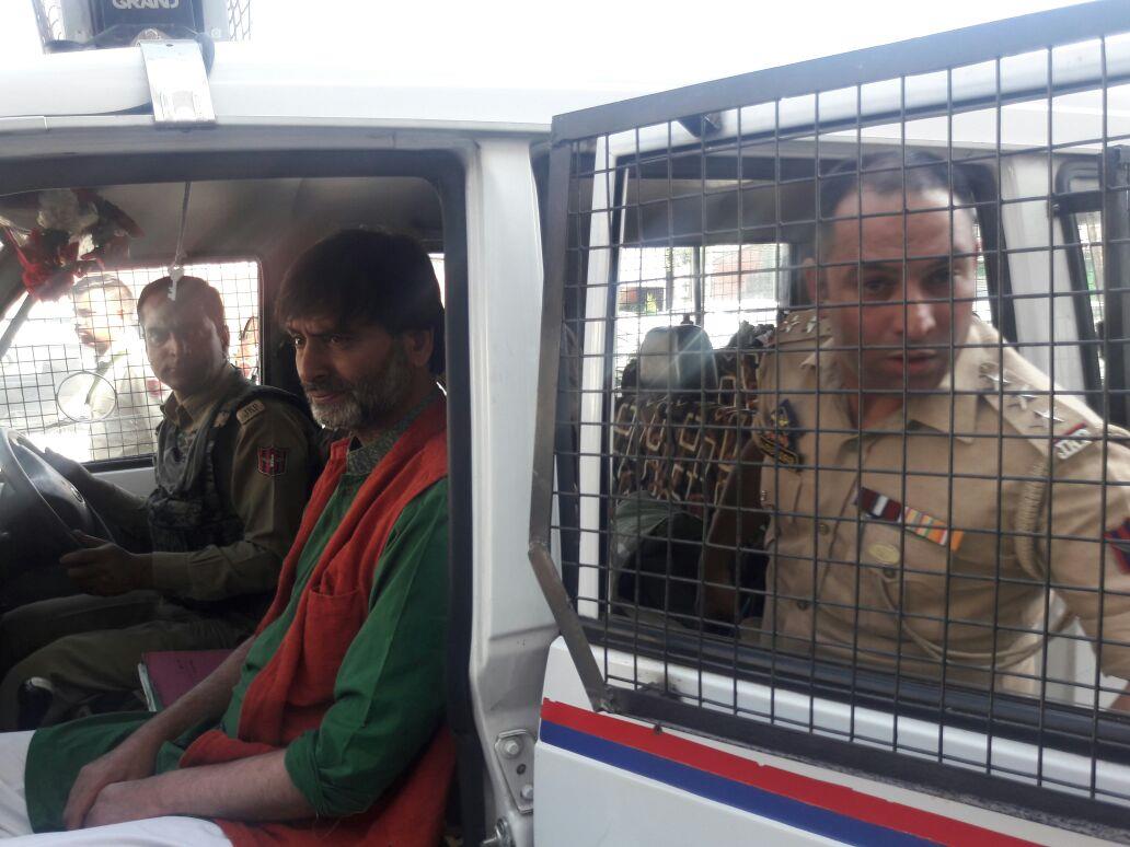 We win or die but won’t surrender before might of India: Malik to Gen Rawat