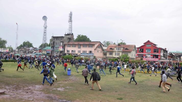 Scores injured as police use batons, water cannons against SSA teachers