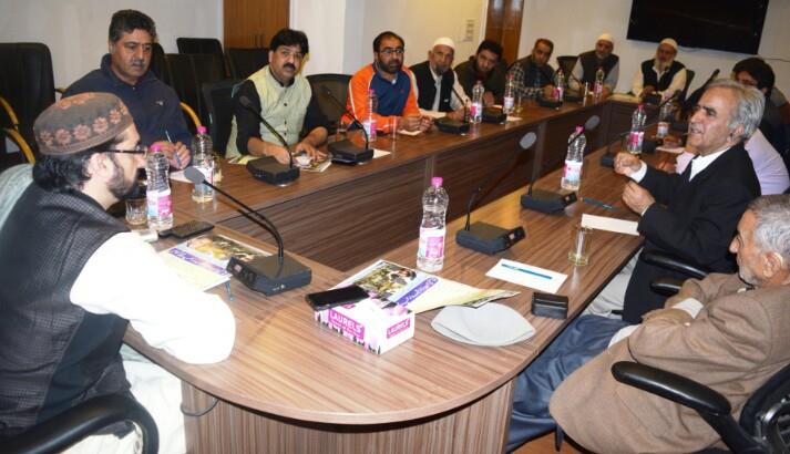 Mirwaiz chairs APHC meeting
