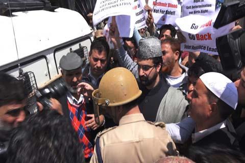 Modi's visit: Valley shuts, Lal Chowk sealed