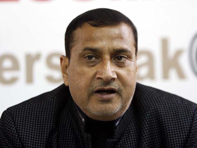 Citing JKPCC Chief’s functioning, Sham Lal Sharma quits as Vice president
