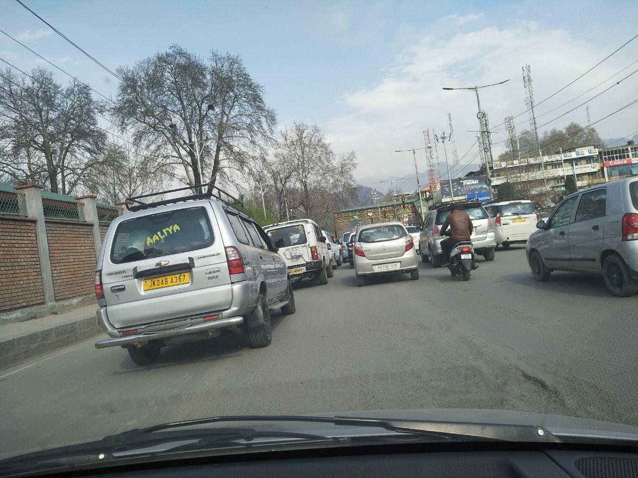 Passenger vehicles coming from South Kashmir violate restrictions, create massive traffic james in city centre