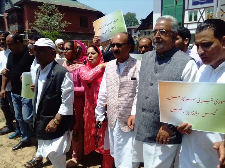 Congress holds protest against misrule, wrong policies of Centre Govt
