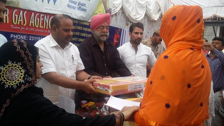 SMC distributes free gas connections to poor people under Ujjwala Scheme