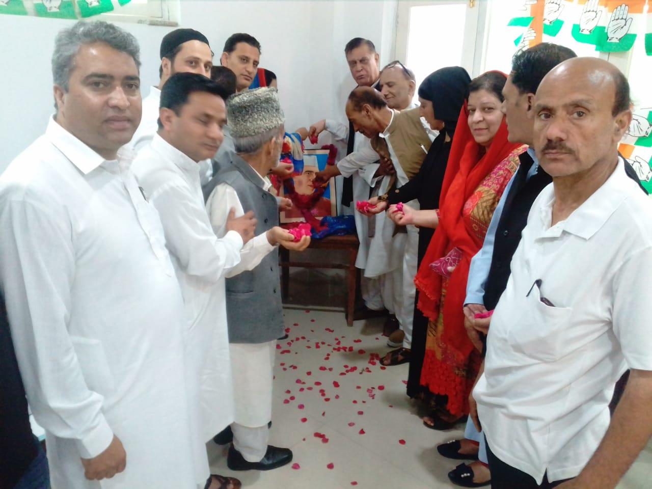 Congress pays floral tributes to Jawaharlal Nehru on his 54th death anniversary