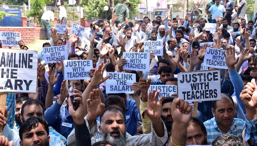 SSA teachers protest in Srinagar to press for their demands